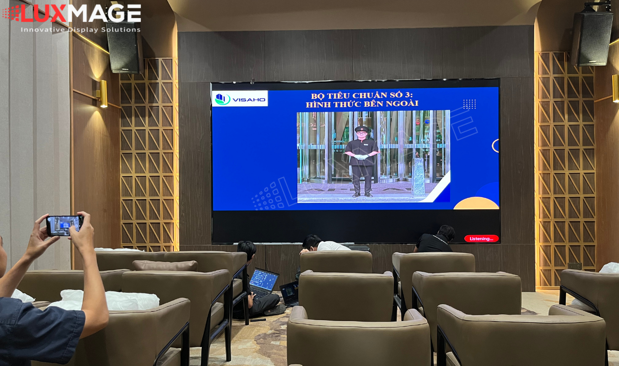 Nâng tầm phòng họp doanh nghiệp với màn hình LED công nghệ COB – sắc nét, bền bỉ, góc nhìn rộng cho mọi vị trí.