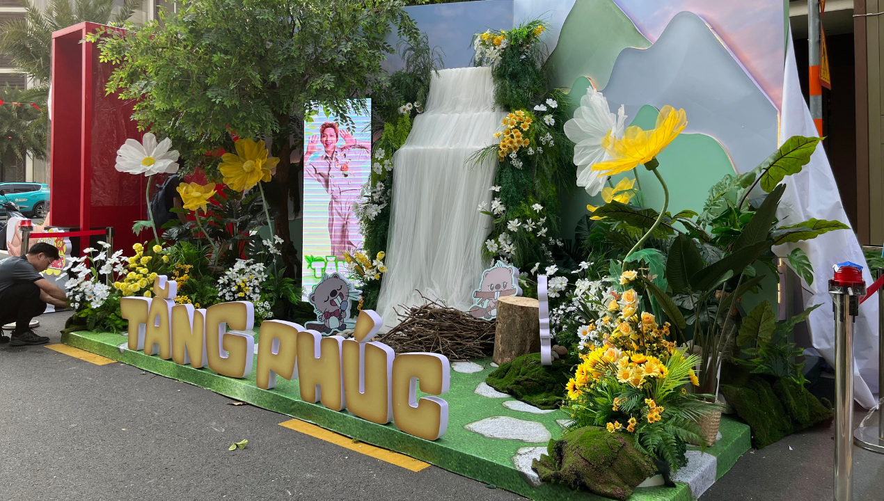 Kho standee LED Luxmage – số lượng lớn, đa dạng.