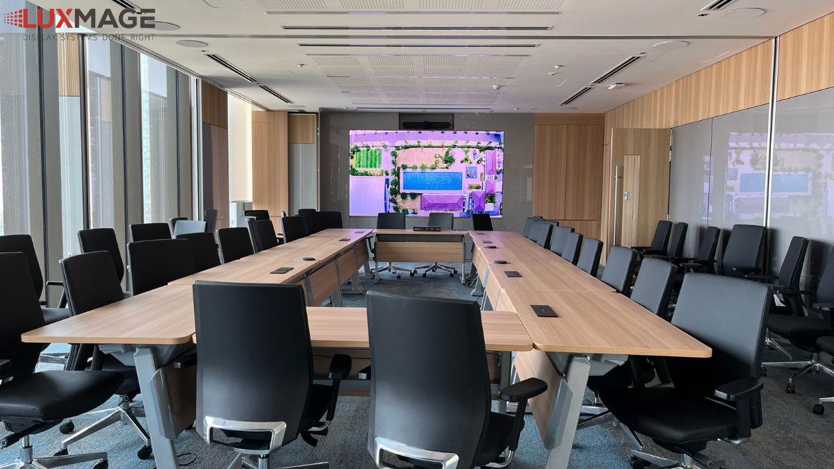 COB LED screens display sharp financial charts in the meeting room.