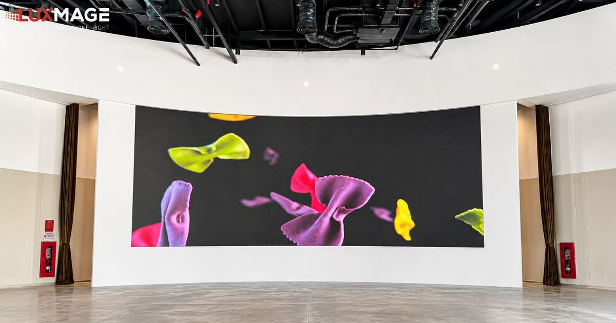 LED mặt tiền showroom