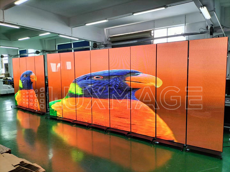 LED Poster Screen is a modern advertising technology, using LED light to display information and images.