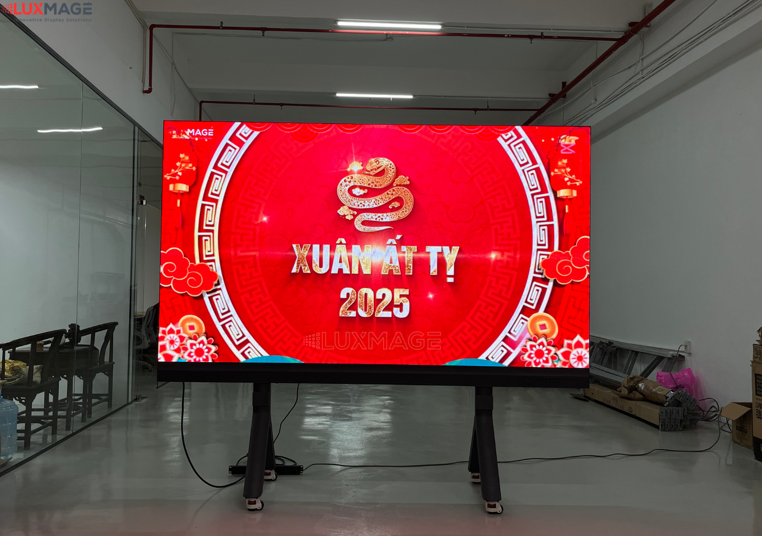 All-in-One LED screen with COB technology - comprehensive display solution for modern businesses