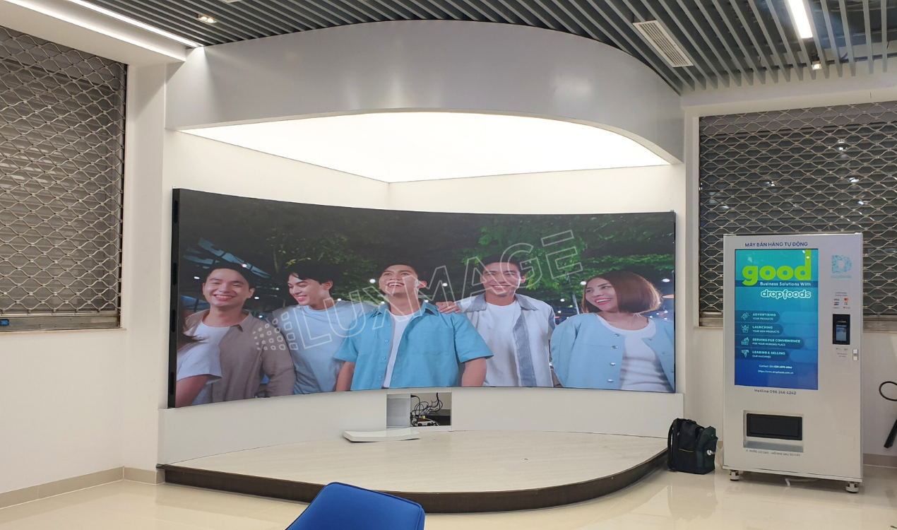 Luxmage chuyên cung cấp các dòng màn hình LED cong chính hãng với mức giá cạnh tranh và dịch vụ lắp đặt toàn quốc.