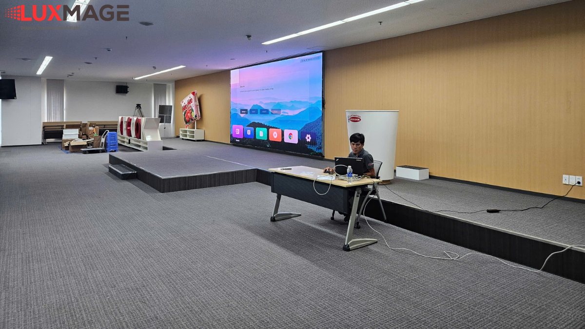 LED conference screens provide a seamless, easily viewable image from multiple positions within the conference hall.