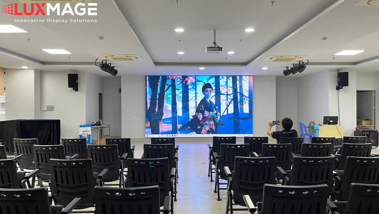 Đầu tư màn hình LED phòng họp giúp doanh nghiệp nâng tầm chuyên nghiệp, tiết kiệm chi phí.