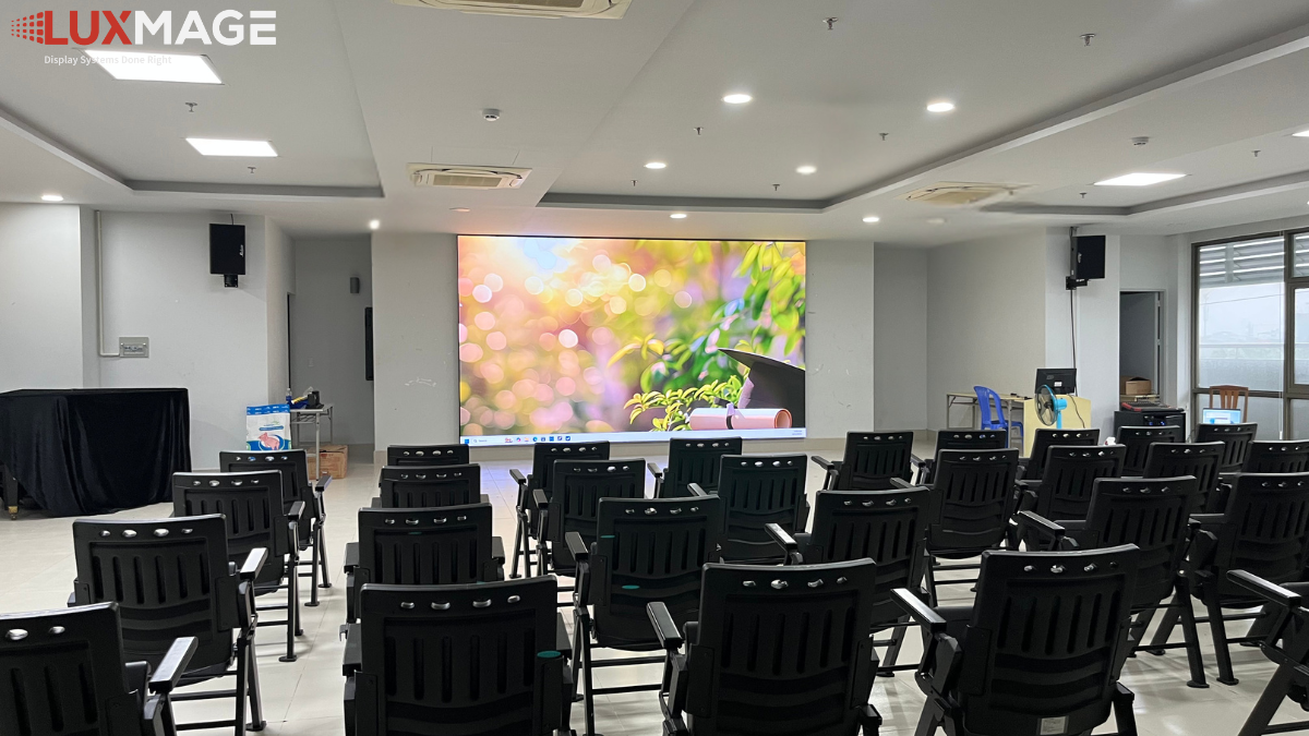 LED screen for meeting rooms in schools.