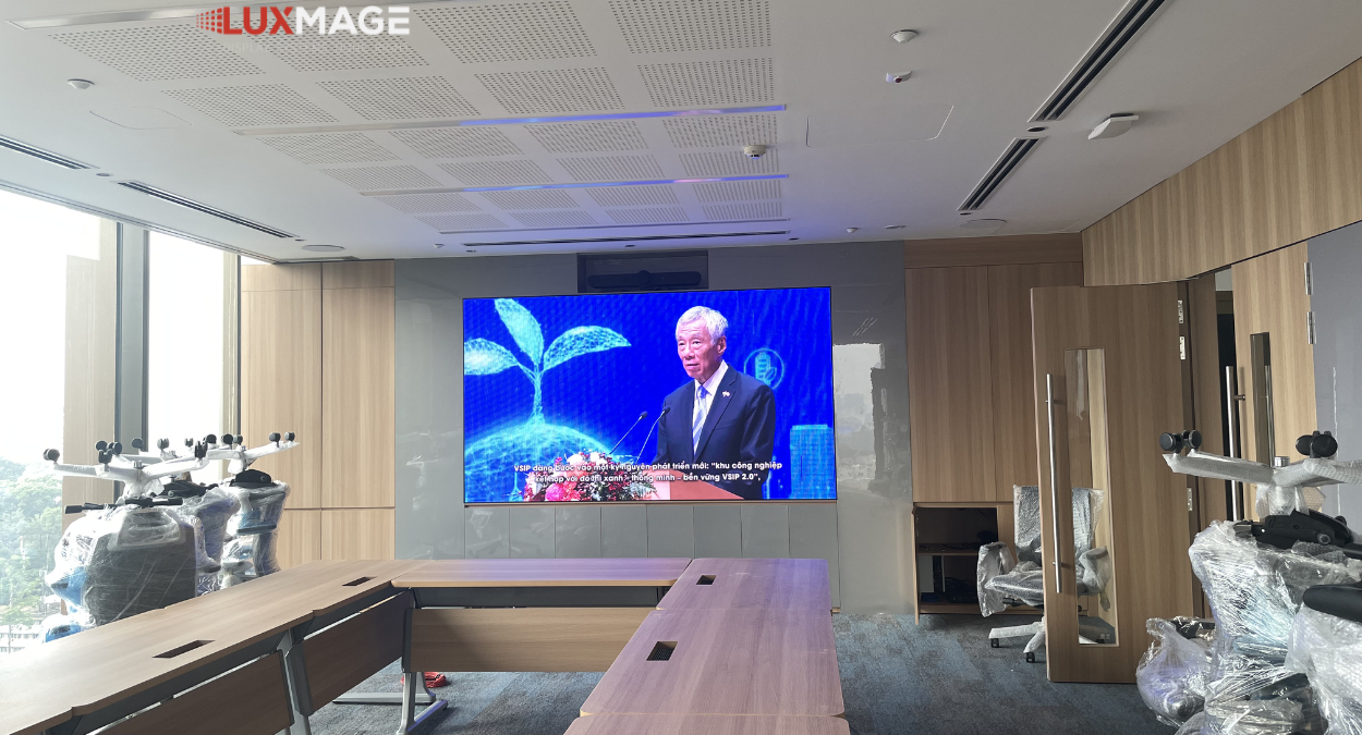 Stable online meeting connection, clear image, and realistic sound thanks to seamless integration.