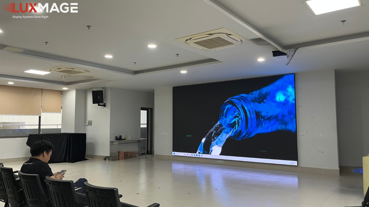 Màn hình LED hội nghị ứng dụng thực tế trong phòng họp doanh nghiệp, đáp ứng nhu cầu trình chiếu chuyên nghiệp