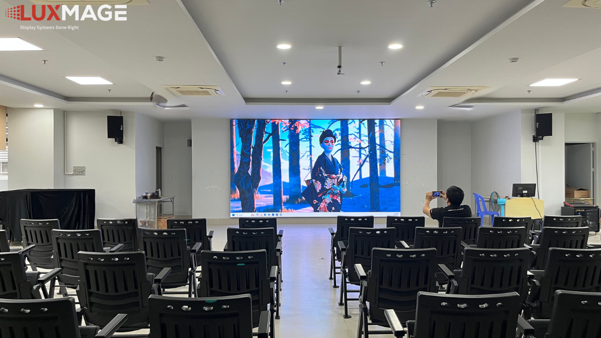 màn hình LED phòng họp cho phòng họp doanh nghiệp 20 người