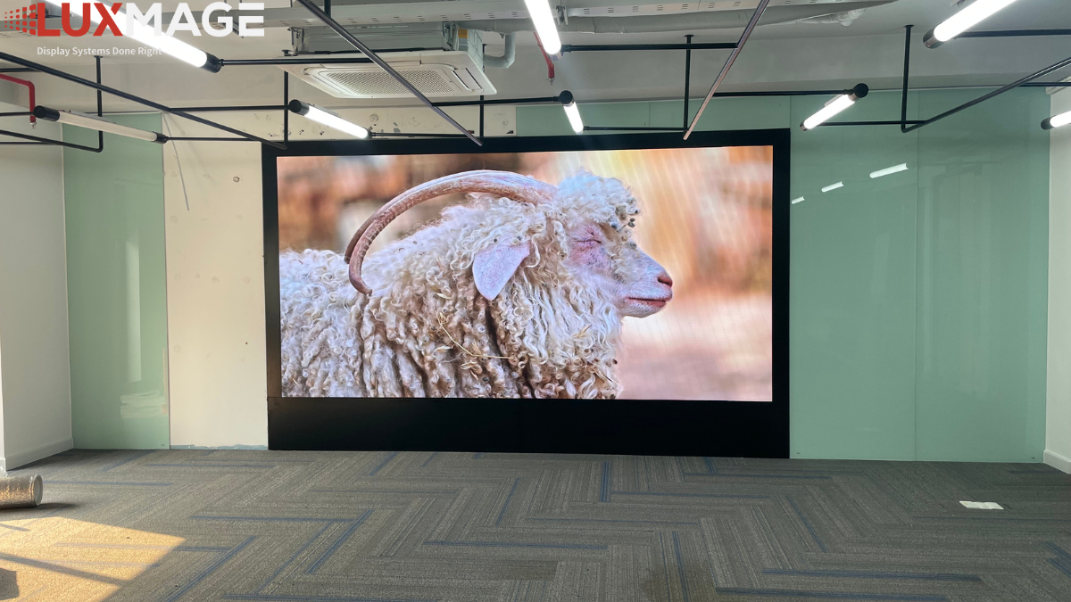A corporate meeting room after using an LED screen.