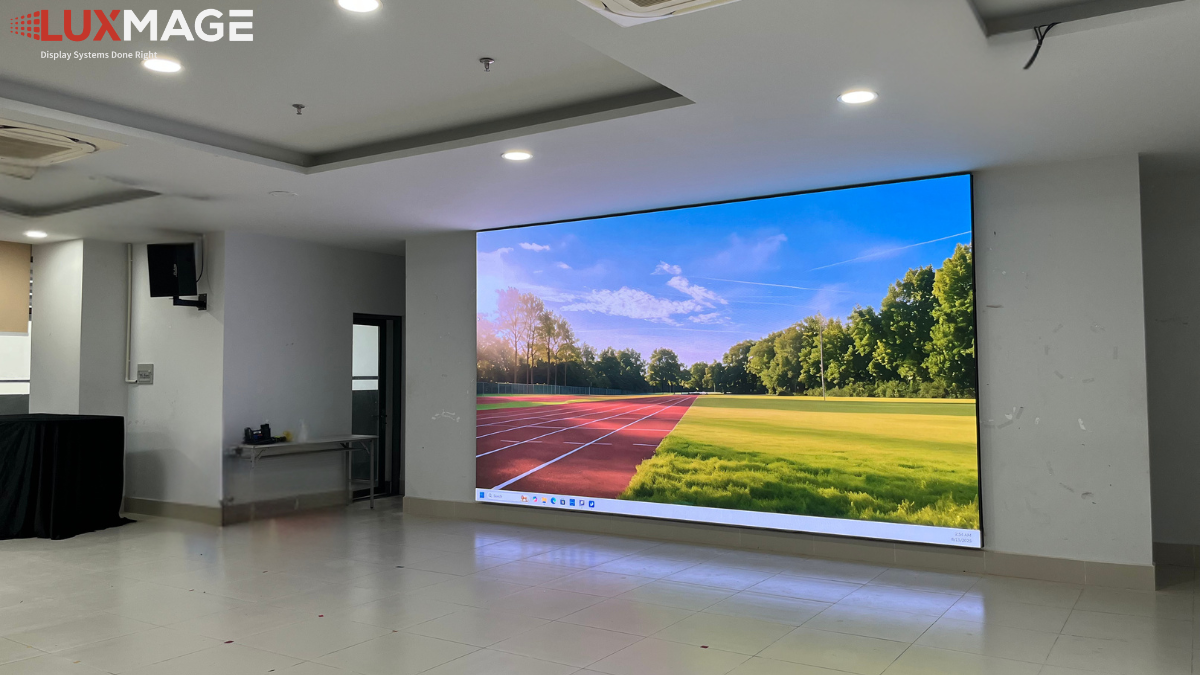 Màn hình LED phòng họp khắc phục tình trạng mờ hình và viền ghép thường gặp ở máy chiếu và TV ghép