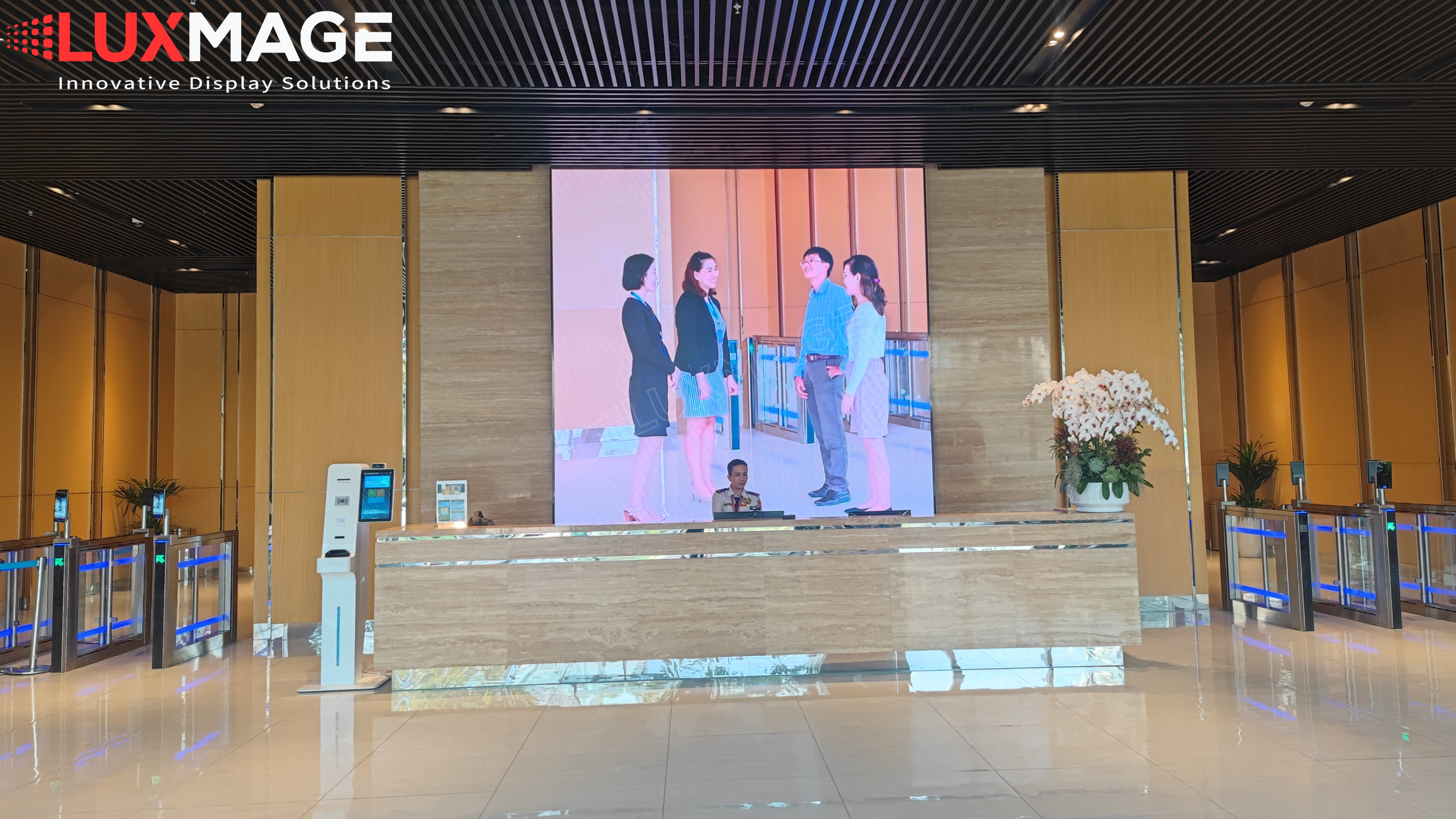 P1.53 indoor COB screen provides quality equivalent to 4K TV, no grain when standing close.