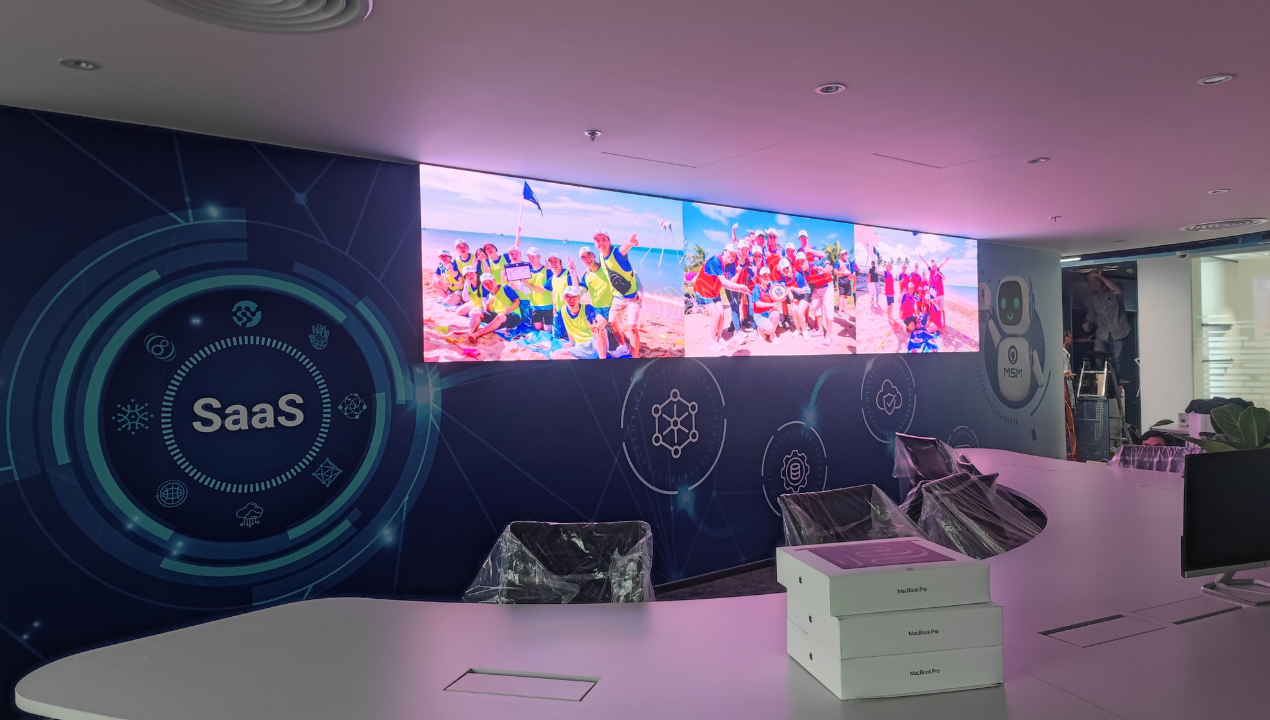 Indoor LED screen displays sharp images clearly