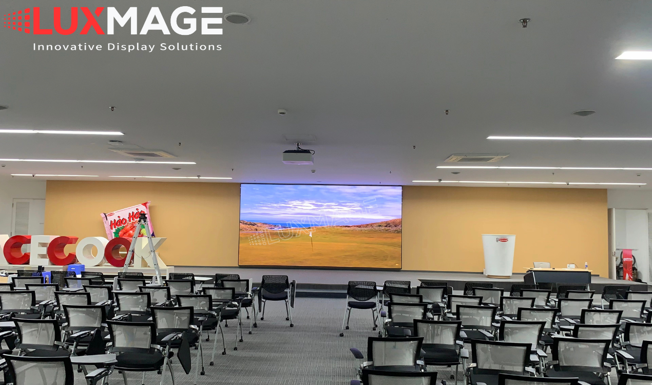 Màn hình LED hiển thị KPI, thông báo tại khu vực chung văn phòng