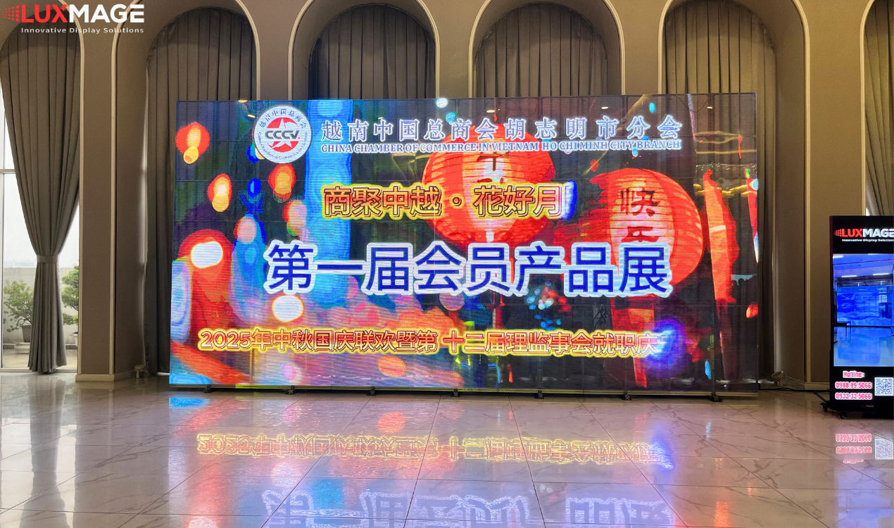 Transparent LED screens at trade shows, product launch events, car showrooms, high-end stores, where luxury, modernity and visual accents are required.