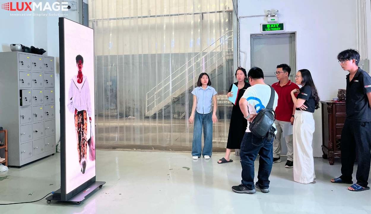 Vertical LED screen – luxurious design, impressive display