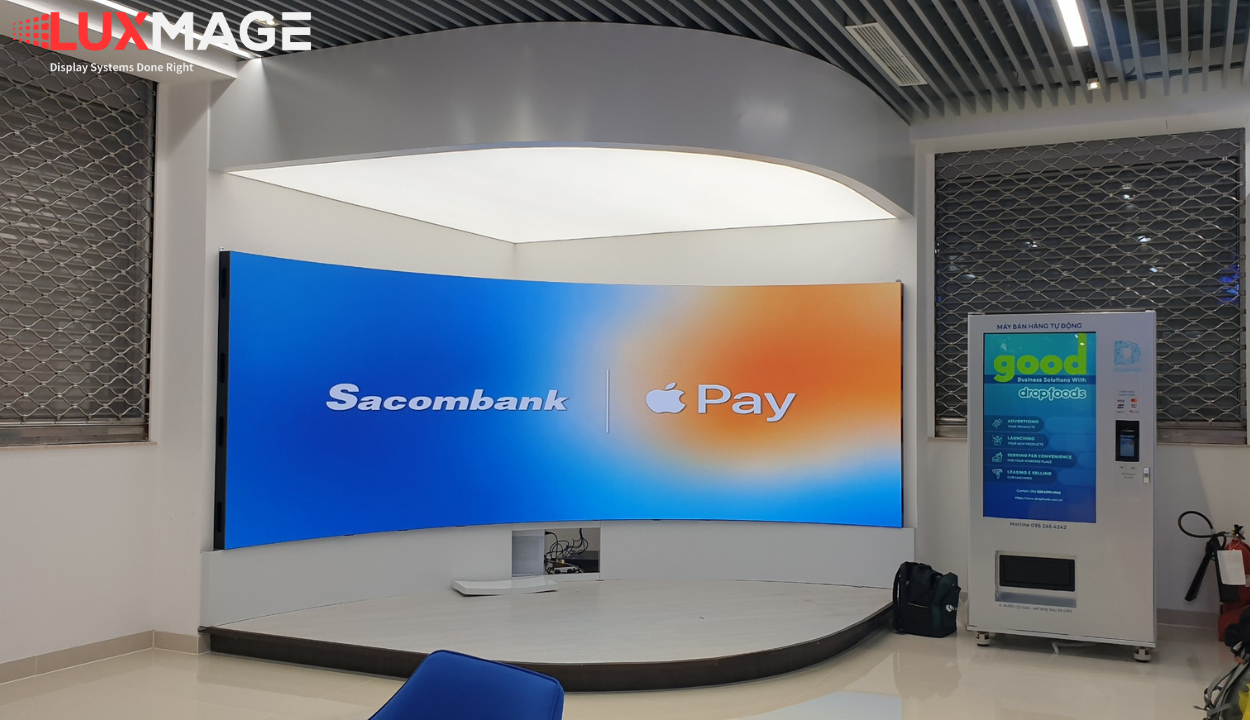 Indoor LED displays are a core display solution in enterprise digital showrooms.