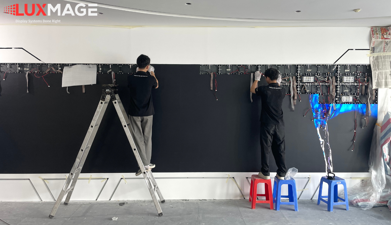 Indoor LED displays are a core display solution in enterprise digital showrooms.